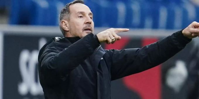 Ob die Champions League für die Eintracht realistisch ist? «Wenn wir so weiterspielen auf alle Fälle», sagt Trainer Adi Hütter. Foto: Uwe Anspach/dpa Ob die Champions League für die Eintracht realistisch ist? «Wenn wir so weiterspielen auf alle Fälle», sagt Trainer Adi Hütter. Foto: Uwe Anspach/dpa