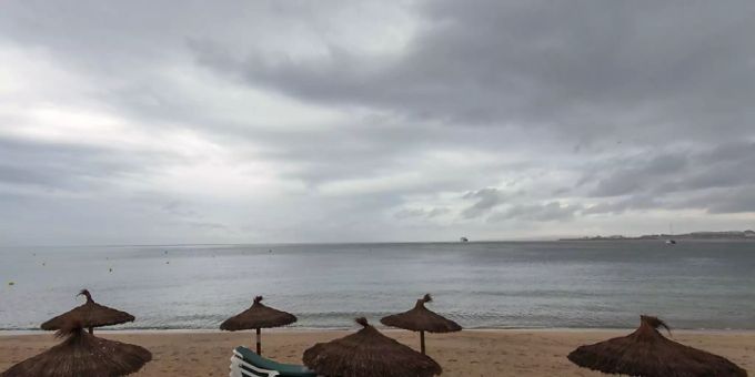 Die Realität heute: Leere Strände in Mallorca. (Archivbild) Die Realität heute: Leere Strände in Mallorca. (Archivbild)