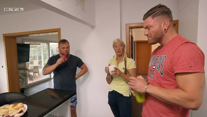«Bauer sucht Frau»: Till macht sich zum Frühstück einen Eiweiss-Shake. «Bauer sucht Frau»