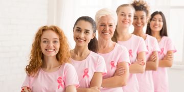 Frauen mit Brustkrebsschleife
