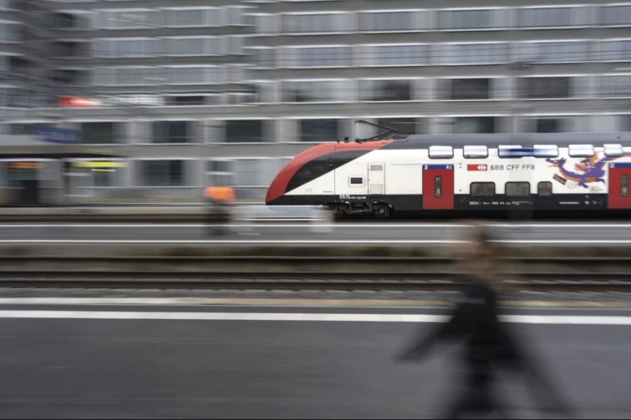 Die Dosto-Züge werden für den Fernverkehr zwischen den grösseren Städten der Schweiz eingesetzt. Gerade Pendlerinnen und Pendler kommen also nicht um dessen Nutzung herum.