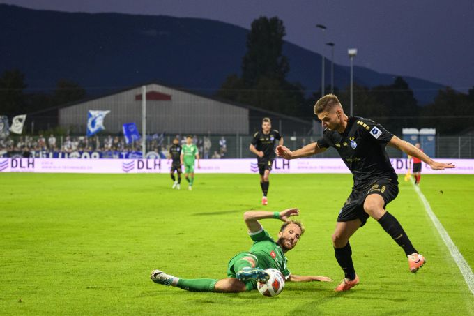 Anthony Sauthier (Yverdon) gegen Dorian Babunski (GC) in der Super League. Yverdon GC Super League
