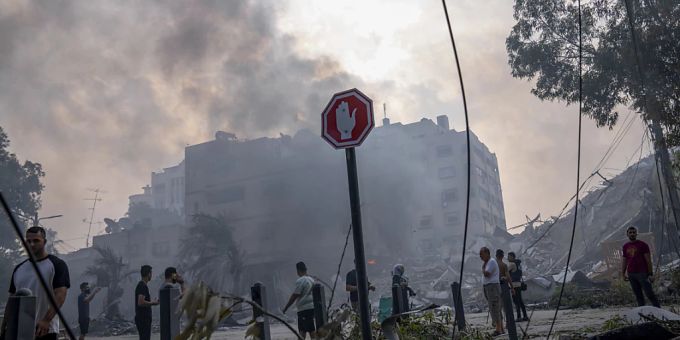 Beschuss - Bericht über Dutzende Tote bei Angriffen Israels in Gaza Beschuss - Bericht über Dutzende Tote bei Angriffen Israels in Gaza