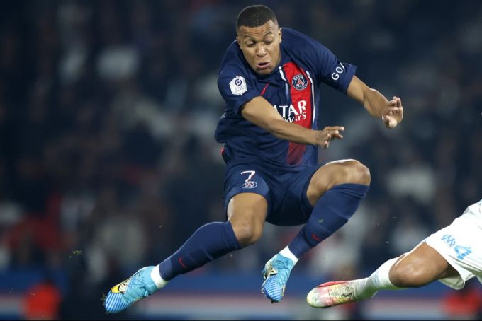 Top-Star Kylian Mbappé hofft am Mittwoch in der Champions-League auf einen besseren Auftritt seines Teams. (Archivbild) Kylian Mbappé bei PSG.