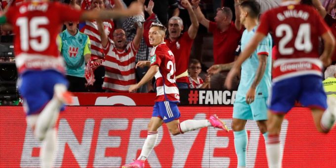 Bryan Zaragoza (M) steht noch beim FC Grenada unter Vertrag. Bryan Zaragoza FC Bayern
