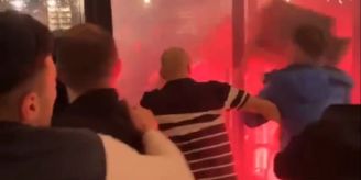 Wüste Szenen - PSG-Ultras attackieren Newcastle-Fans in Pariser Bar Wüste Szenen - PSG-Ultras attackieren Newcastle-Fans in Pariser Bar