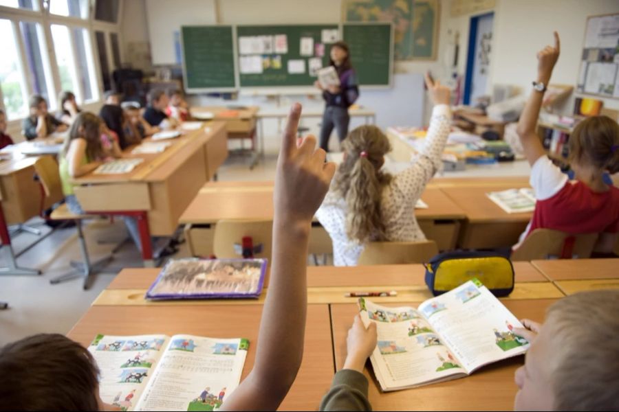 Es gibt keine Schule im Dorf – die Kinder gehen auf französisch in den Unterricht.