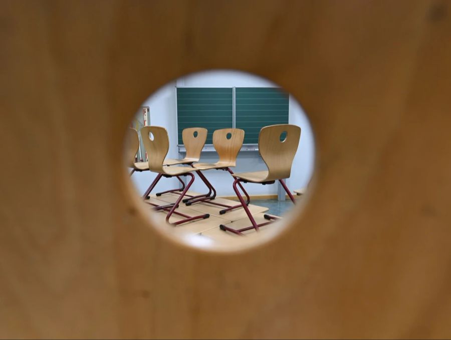 Teilweise beginnt die Rekrutierung in der Schule. (Symbolbild)