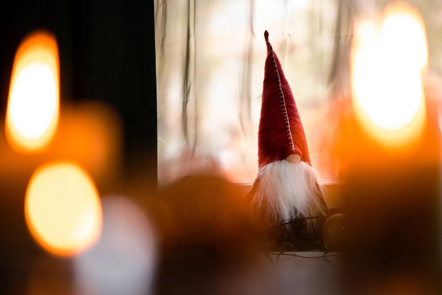 Wichtel Figur Lichter verschwommen