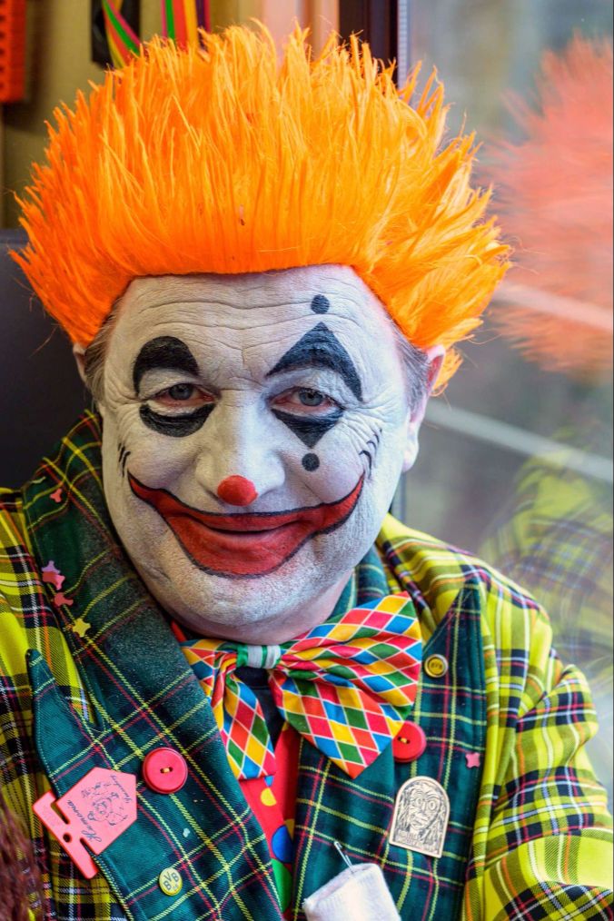 Ein Clown auf Reisen nach "Äbte Stube".