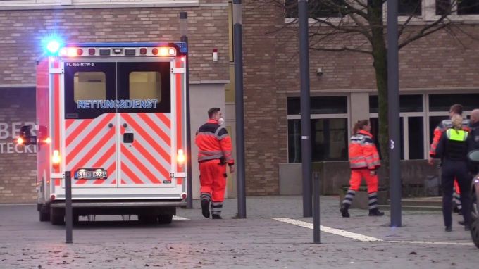 In Deutschland soll ein 17-Jähriger Schüler seine Lehrerin erstochen haben. Die 55-jährige Frau überlebte die Attacke nicht. Deutschland Messer Schüler Lehrerin