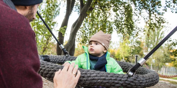 Kind Spielplatz Vater Baby Winter