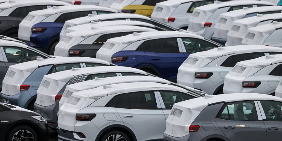 Der Volkswagen-Konzern hat im vergangenen Jahr weniger Fahrzeuge verkauft. Mit ein Grund waren Lieferengpässe bei Produkten für die Autoelektronik.(Symbolbild)