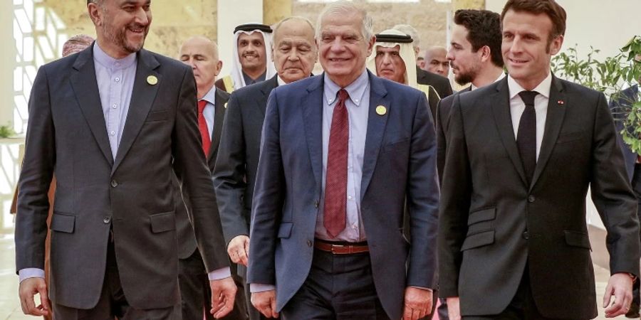 Amir-Abdollahian (von links), Borrell und Macron