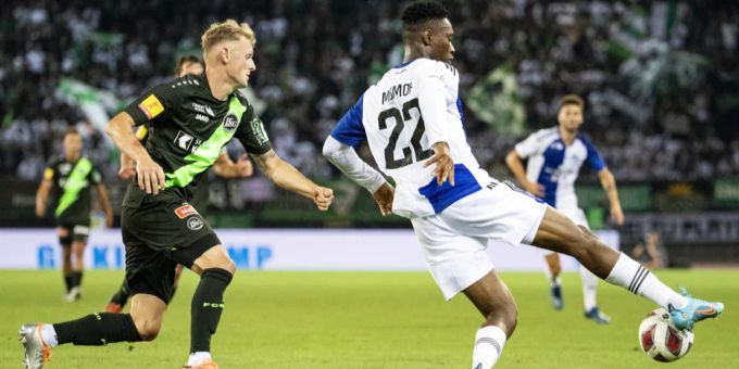 Francis Momoh (rechts) im Duell mit FCSG-Verteidiger Patrick Sutter. francis momoh