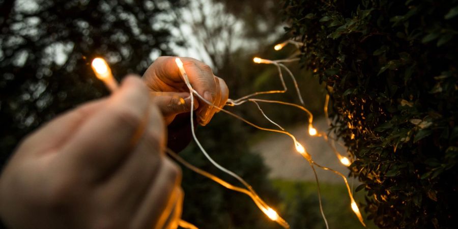 LED in Lichterketten laufen nicht heiss - im Gegensatz zu den nicht mehr produzierten älteren Modellen mit Glühleuchten.