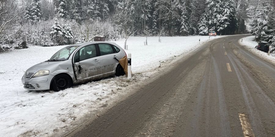 Die Unfallverursacherin musste ins Spital gebracht werden.