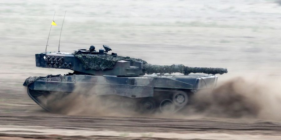 Die Bundesregierung hat noch keine Entscheidung über die Lieferung von Leopard-2-Kampfpanzern getroffen.