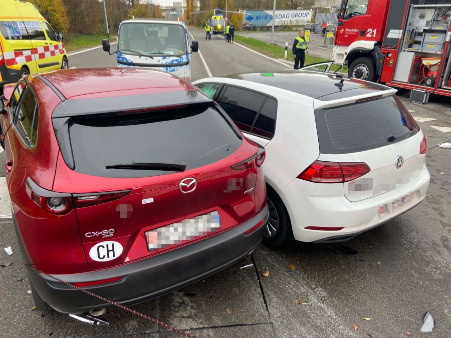 An den Fahrzeugen entstand ein Sachschaden.