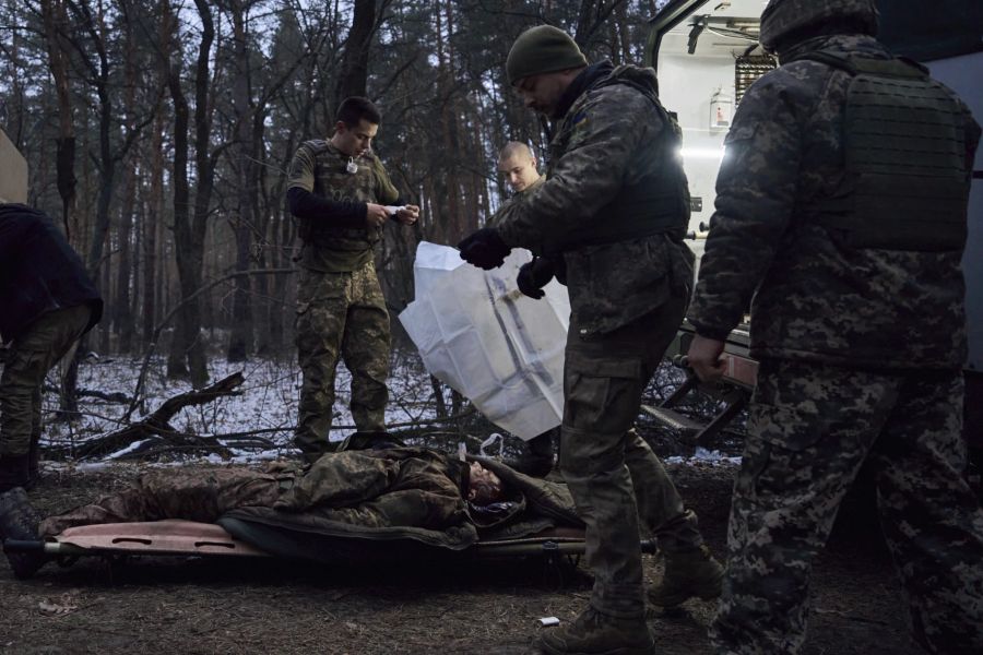 Im Ukraine-Krieg werden jeden Tag verwundete Soldaten verarztet.