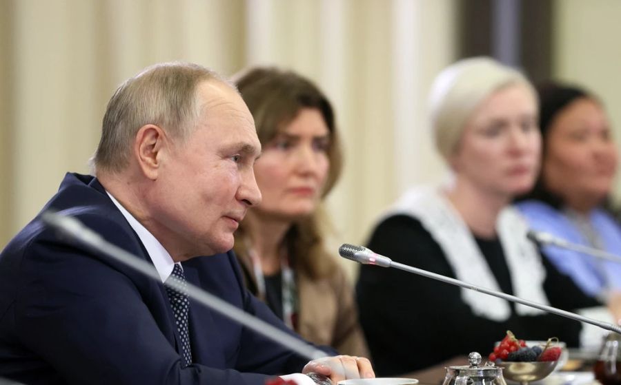 Auch Wladimir Putin höchstpersönlich hat sich heute Freitag mit den Müttern von Soldaten getroffen.