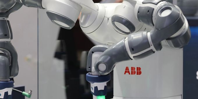 ABB eröffnet am Freitag eine vollständig automatisierte Roboterfabrik in Kangqiao bei Schanghai. Im Bild ein ABB-Roboter an der Hannover Messe aus dem Jahre 2019. (Archivblid) abb