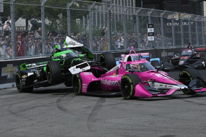 Kyle Kirkwood wird beim Detroit-GP von Callum Ilott abgeräumt. IndyCar Ilott Kirkwood Detroit