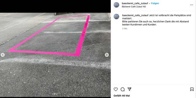 Die Bäckerei Zulauf in Roggwil BE hat ihren Parkplatz neu pink markiert.