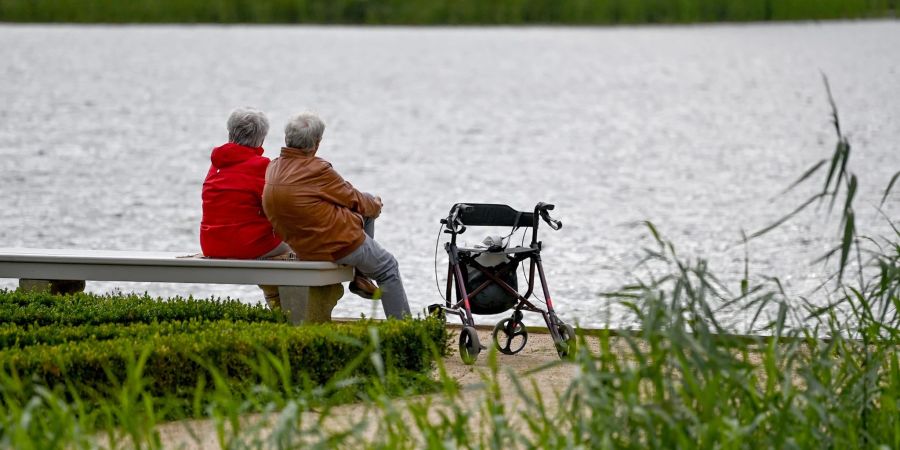 Das Leben wird immer teurer? Dann sollte in der Regel auch die Betriebsrente steigen. Denn Arbeitgeber müssen die laufenden Leistungen alle drei Jahre prüfen und an den eingetretenen Kaufkraftverlust anpassen.