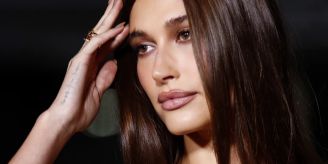 Hailey Bieber - 2023 ist eines der härtesten Jahre ihres Lebens Hailey Bieber - 2023 ist eines der härtesten Jahre ihres Lebens