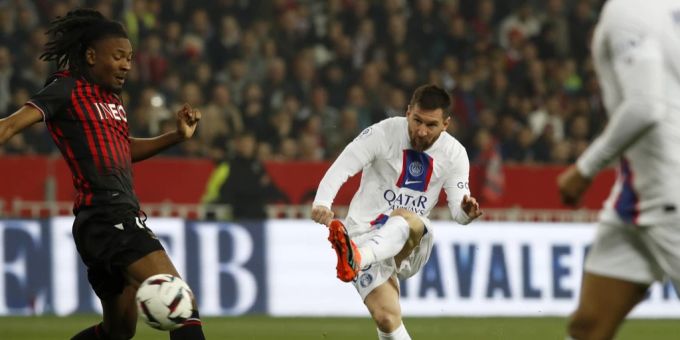 Lionel Messi schiesst PSG zum Sieg gegen Nice. messi