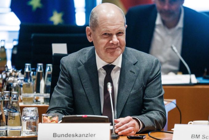 Deutscher Kanzler Olaf Scholz. Flüchtlingsgipfel Deutschland
