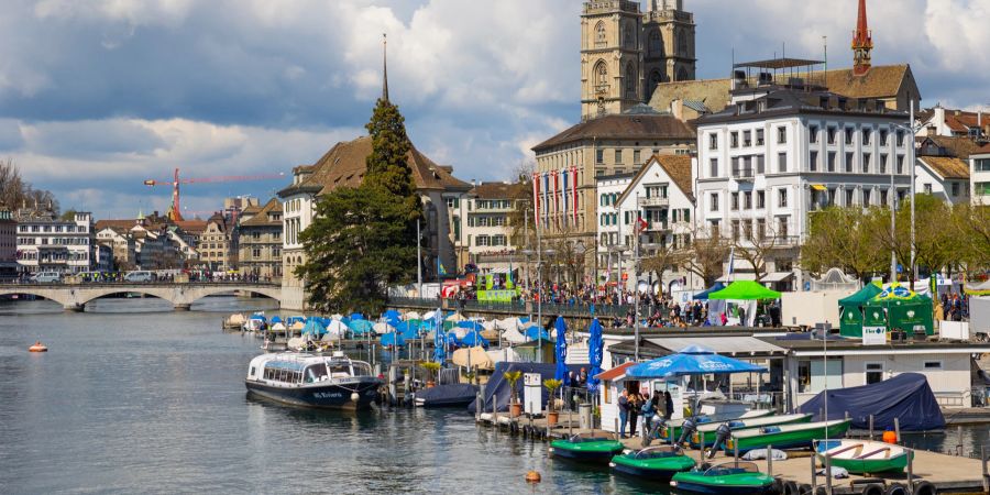 Blick auf die Limmat in Zürich.