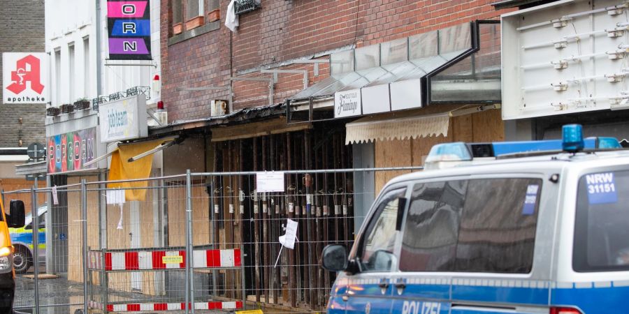 Nach der schweren Explosion in Eschweiler hat die Polizei einen tatverdächtigen Mann festgenommen.