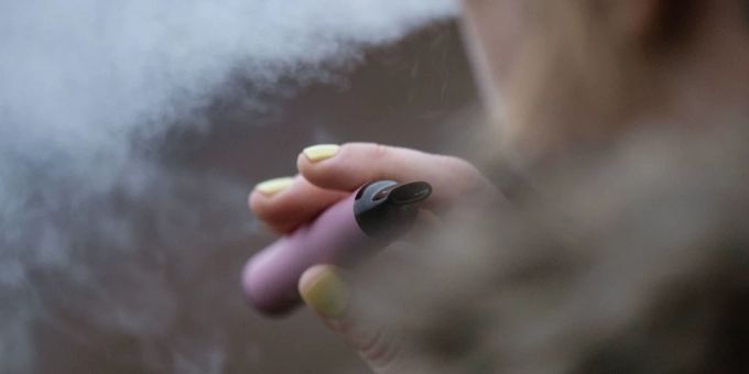 Immer mehr Jugendliche konsumieren E-Zigaretten, vor allem sogenannte «Puff Bars».. E-Zigaretten