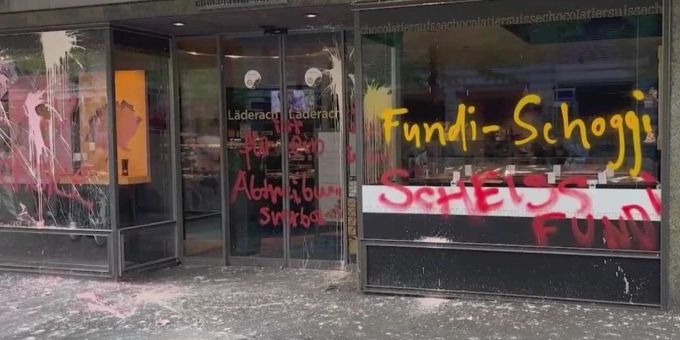 1.-Mai-Krawalle - Zürcher Läderach rechnet mit wochenlangen Reparaturen