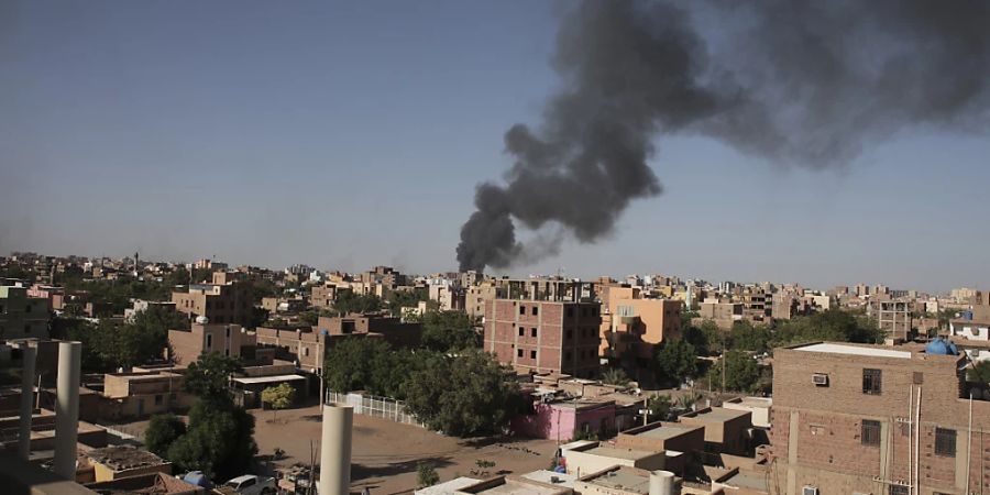 Seit Samstag kämpfen im Sudan die zwei mächtigsten Generäle des Landes und ihre Einheiten um die Vorherrschaft. Im Bild: die Hauptstadt Khartum am Mittwoch.