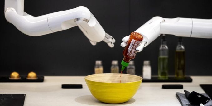 Künstliche Intelligenz könnte bald viele unserer Jobs übernehmen. Damit würden Sozialbeiträge wegfallen – eine Lösung wären Beiträge für Maschinen. (Symbolbild) Künstliche Intelligenz