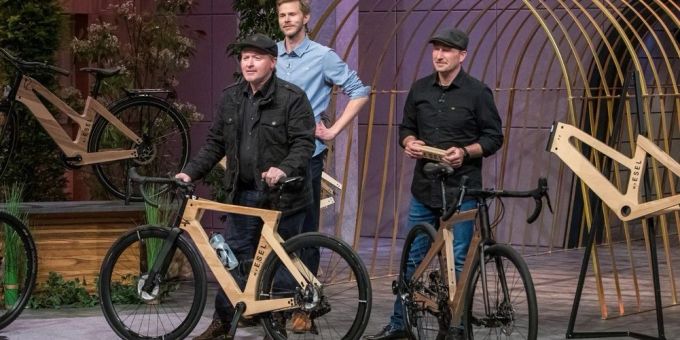 Joey Kelly (l.) stellt gemeinsam mit den Gründern «MyEsel» vor. höhle der löwen