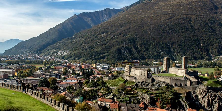Die drei Burgen Castelgrande, Castello di Montebello und Castello di Sasso Corbaro bildeten zusammen mit der «Murata» im Mittelalter eine Talsperre.