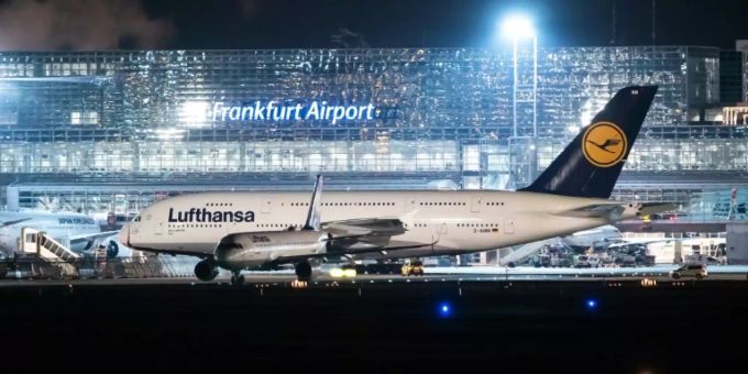 Ein Airbus A380 von Lufthansa in Frankfurt am Main lufthansa