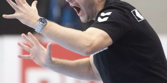 Kadetten-Coach Petr Hrachovec versucht sich als stimmgewaltiger Motivator Kadetten-Coach Petr Hrachovec versucht sich als stimmgewaltiger Motivator