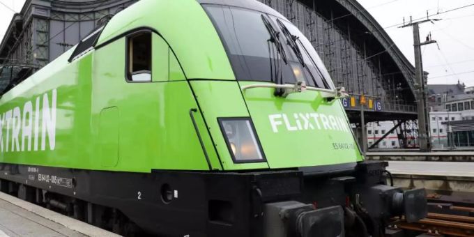 Flixtrain baut sein Angebot weiter aus: Die grünen Züge sind künftig auch zwischen Berlin und Köln unterwegs. Foto: Christian Charisius Flixtrain baut sein Angebot weiter aus: Die grünen Züge sind künftig auch zwischen Berlin und Köln unterwegs. Foto: Christian Charisius