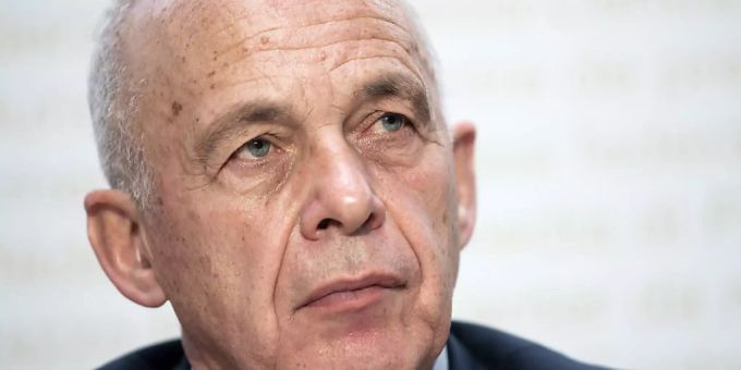 Bundespräsident Ueli Maurer (Bild) und Giovanni Conti, Direktor des Bundesamts für für Informatik und Telekommunikation (BIT), haben das Heu nicht mehr auf der gleichen Bühne. Conti geht Ende August. (Archivbild) Bundespräsident Ueli Maurer (Bild) und Giovanni Conti, Direktor des Bundesamts für für Informatik und Telekommunikation (BIT), haben das Heu nicht mehr auf der gleichen Bühne. Conti geht Ende August. (Archivbild)