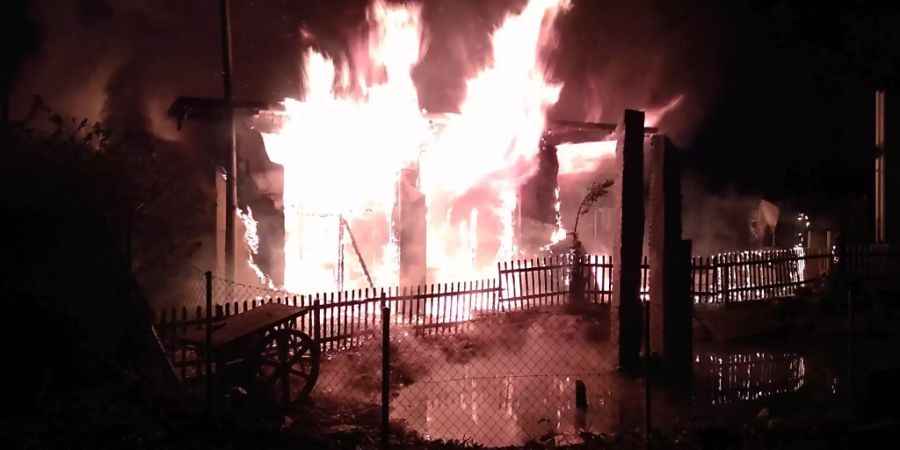 Ein Restaurant im aargauischen Villmergen brannte in der Nacht auf Dienstag nieder. Die Polizei vermutet Brandstiftung.