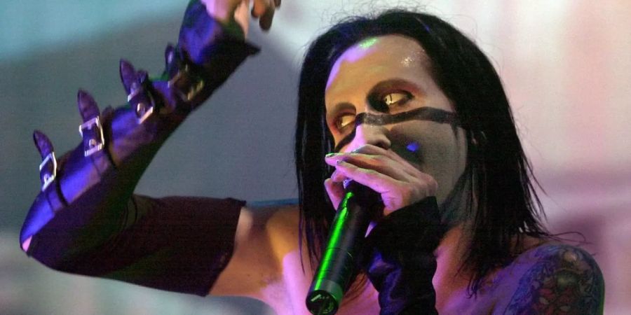 Mit Sänger Marilyn Manson war Wood von 2007 bis 2010 liiert.
