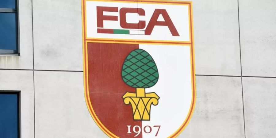 Der FC Augsburg hat einen neuen Chefscout und Kaderplaner verpflichtet. Foto: Tobias Hase/dpa