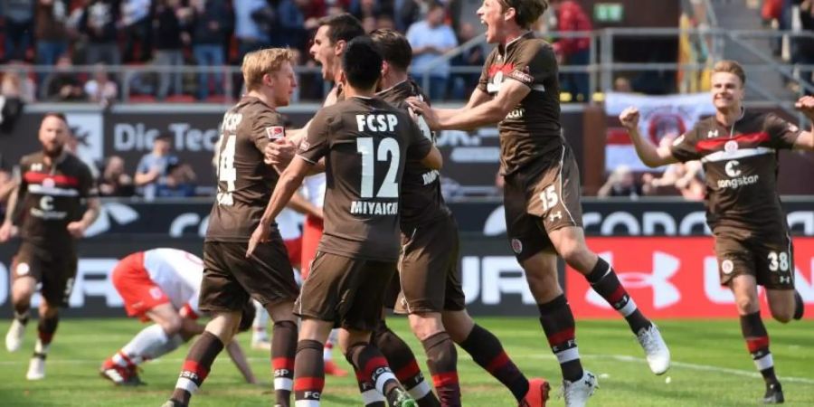 Der FC St.Pauli feierte einen Heimsieg gegen Jahn Regensburg. Foto: Daniel Bockwoldt