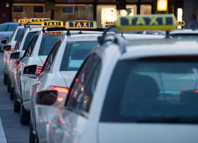 Kriegten keine Lohnerhöhung: Taxifahrer Taxifahrer
