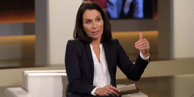 Die neue Partnerin der deutschen Moderatorin Anne Will (56) sei Helene Hegemann (30). Anne Will 26 jahre